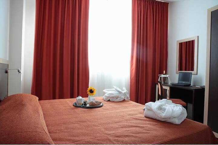 Room 5 of 17