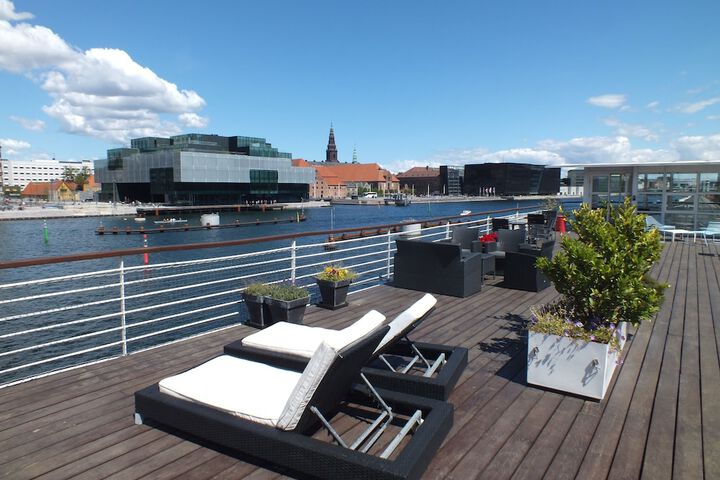 Sundeck 58 of 71
