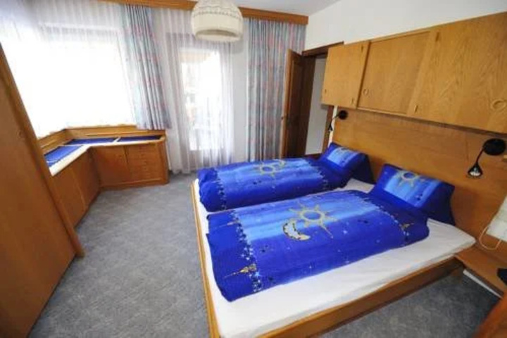 Room 5 of 16