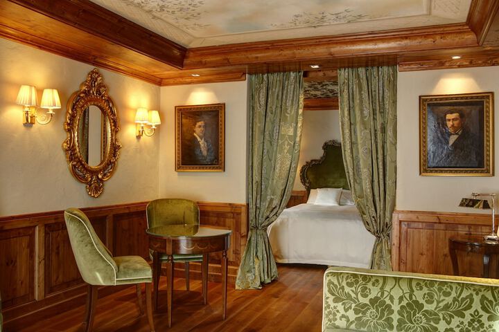 Room 16 of 39