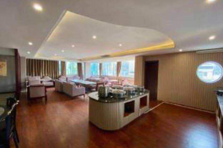 Golden Leaf Smart Hotel