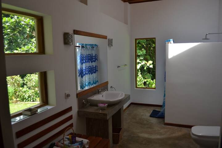 Room 6 of 11