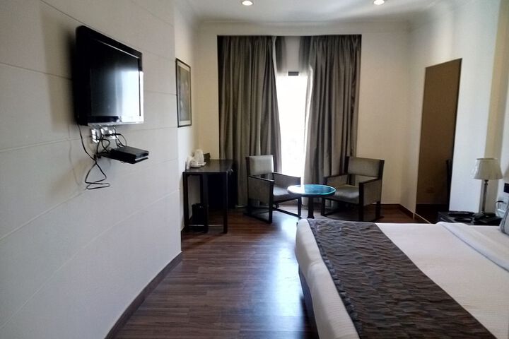 Room 18 of 37