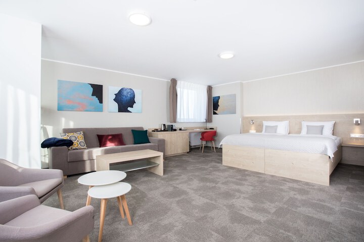 Room 18 of 73