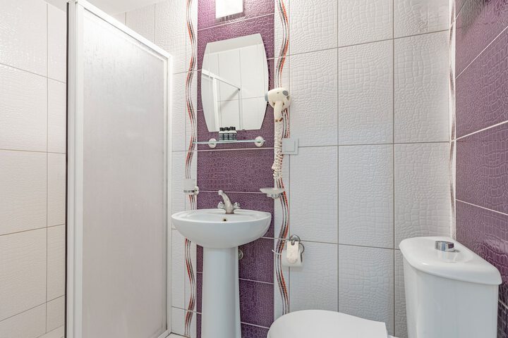 Room 15 of 18