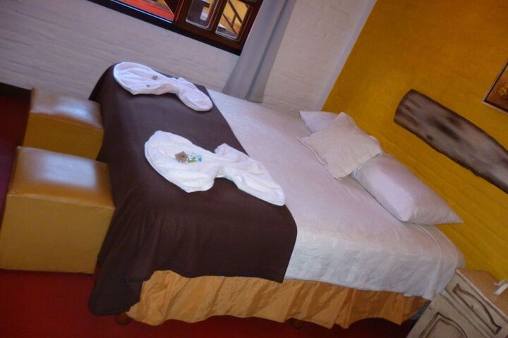 Room 4 of 9