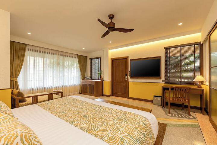 Room 27 of 104