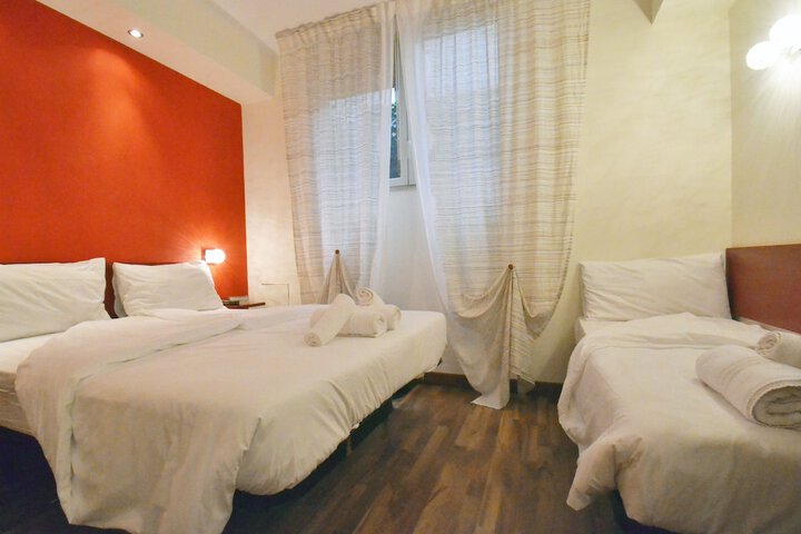 Room 6 of 28