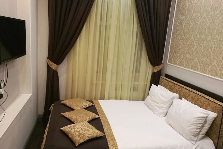 Room 4 of 42