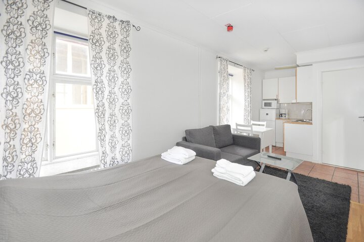 Room 2 of 50