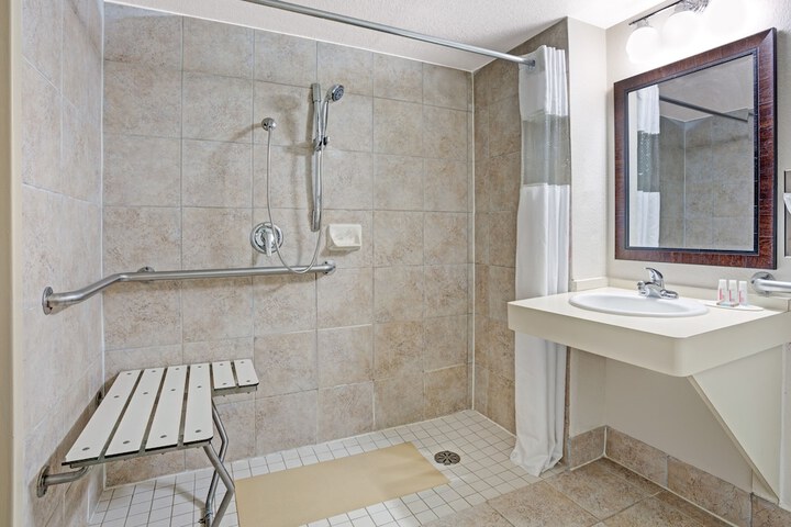 Queen Bed Accessible (4 of 6)