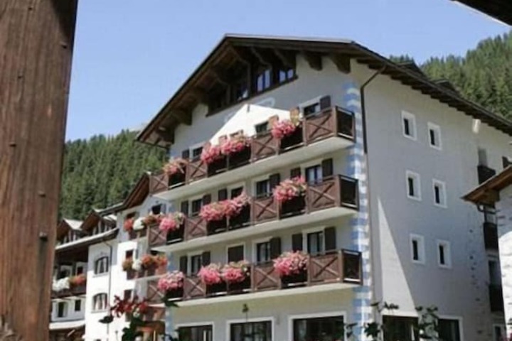 Hotel 55 of 60