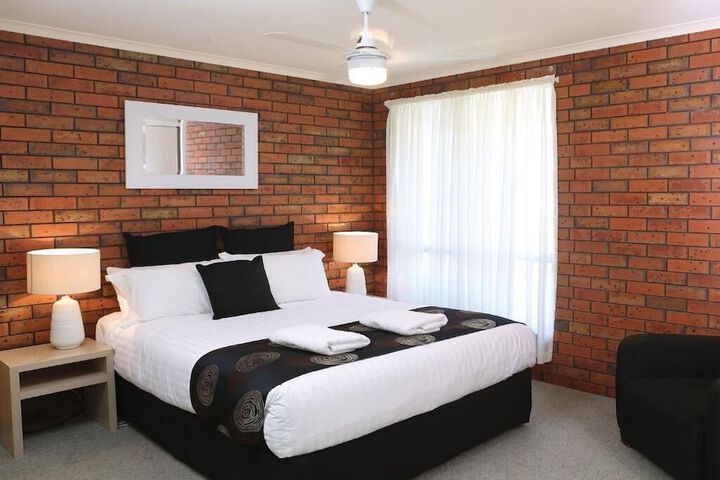 Room 1 of 16