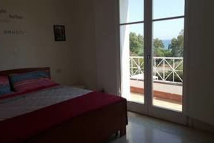 Room 14 of 33