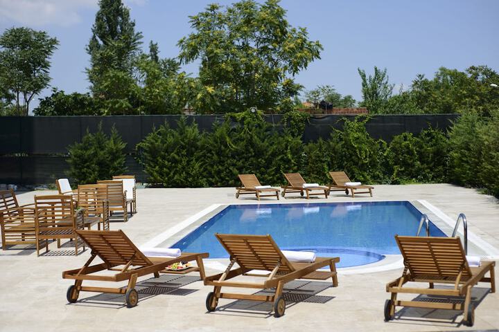 Pool 31 of 60