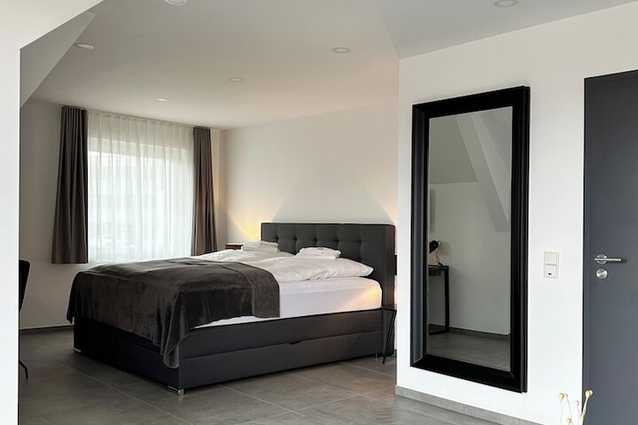 Room 27 of 179
