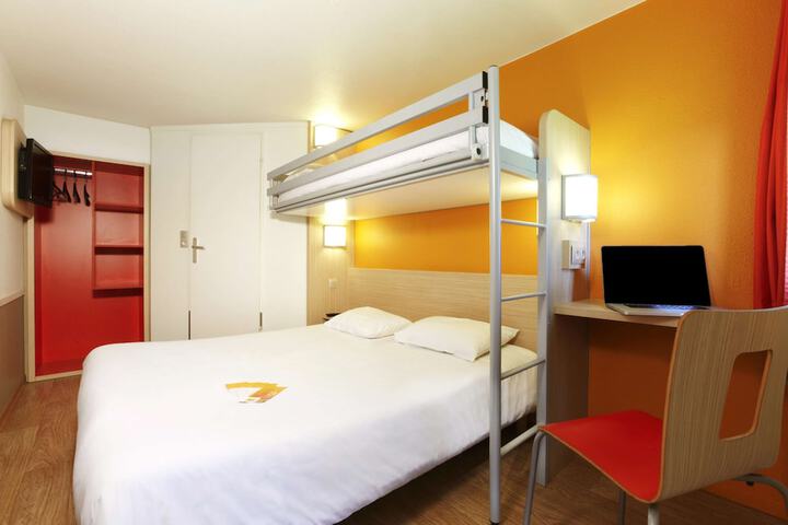 Room 6 of 24