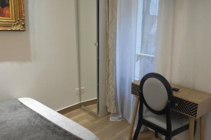 Room 25 of 33