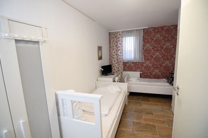 Room 27 of 46