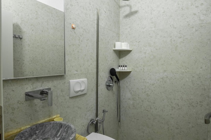Room 7 of 178