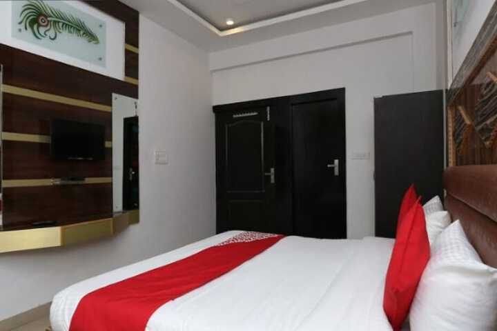 Room 5 of 16