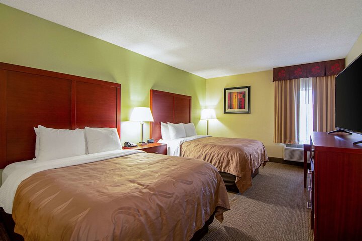 2 Queen Beds (4 of 6)