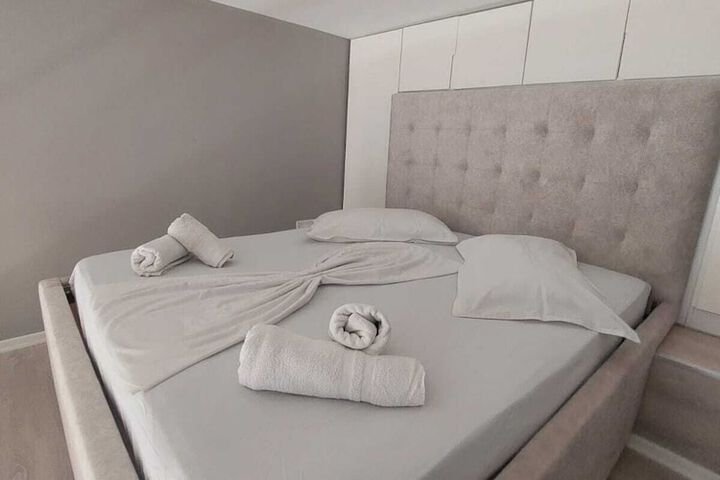 Room 4 of 20
