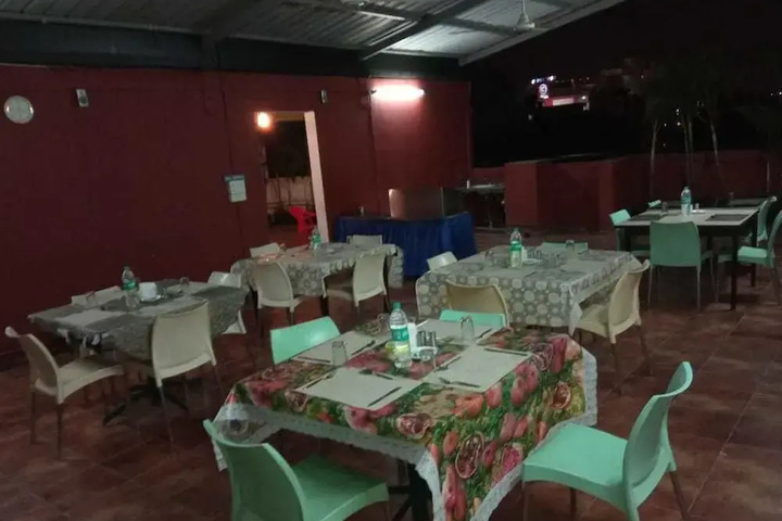 Dining 14 of 41