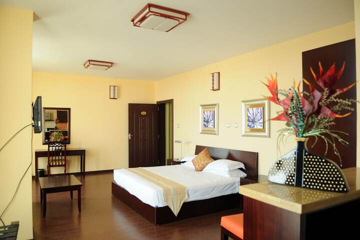 Room 9 of 20