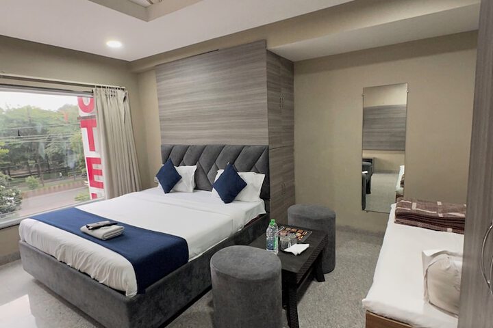 Room 2 of 8