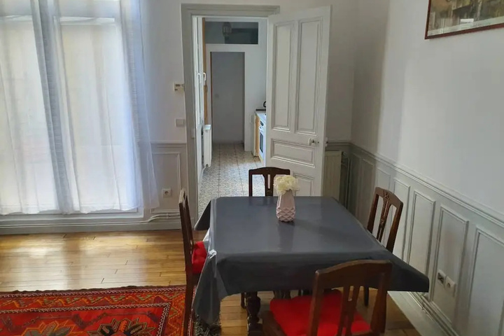 Room 5 of 9