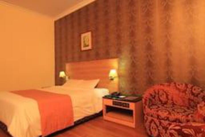 Room 9 of 30