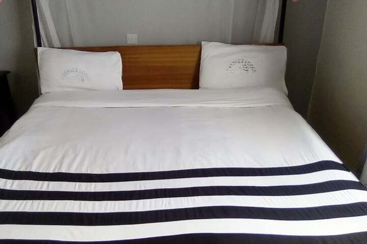 Room 4 of 17