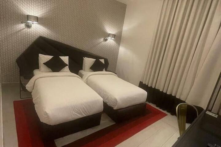 Room 12 of 34