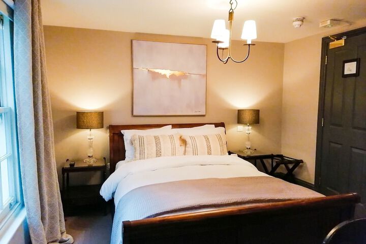 Room 17 of 38