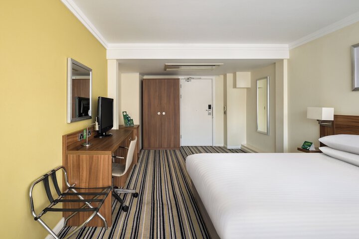 Room 26 of 101