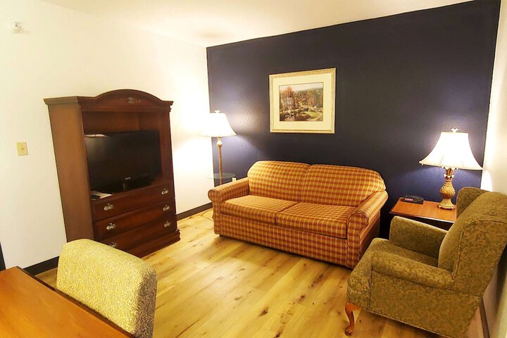 1 King Bed Studio Suite (8 of 23)