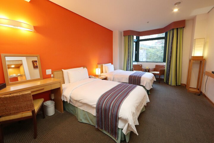 Room 9 of 37