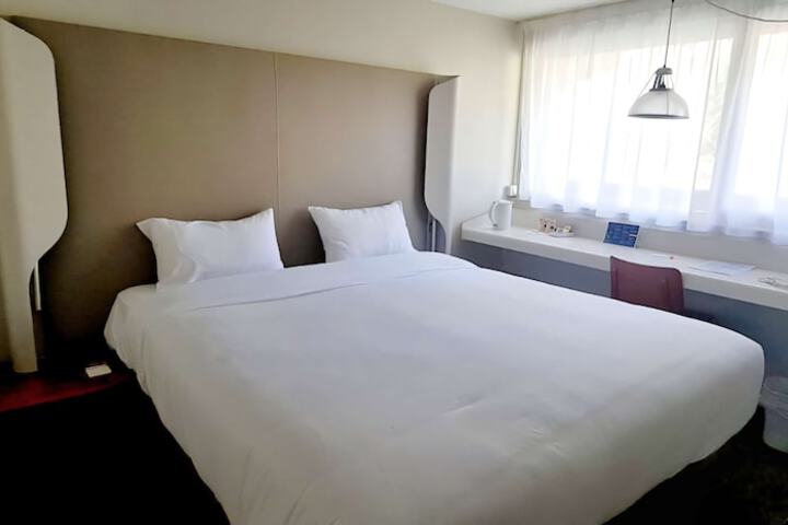 Room 12 of 47