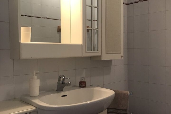 Room 8 of 27