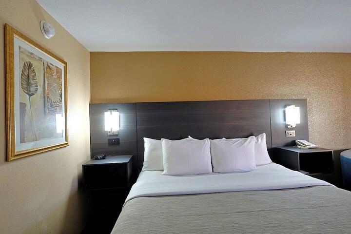 2 Queen Beds (5 of 32)