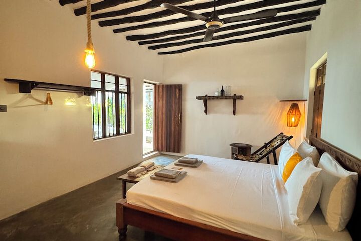 Room 4 of 61