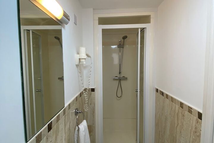 Room 44 of 55