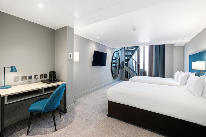 Room 34 of 82