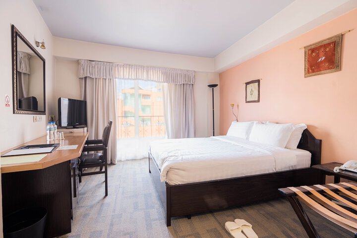 Room 4 of 7