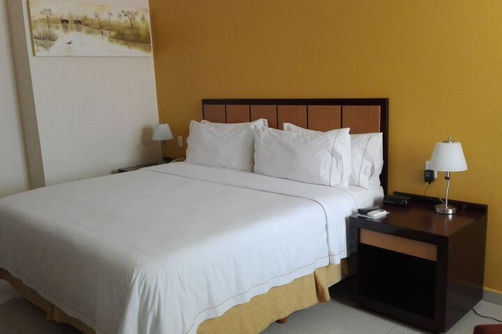 Room 3 of 91