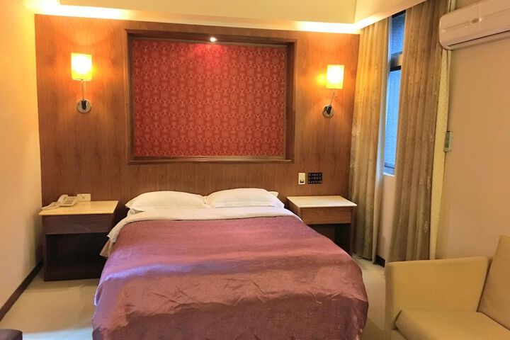 Room 16 of 32