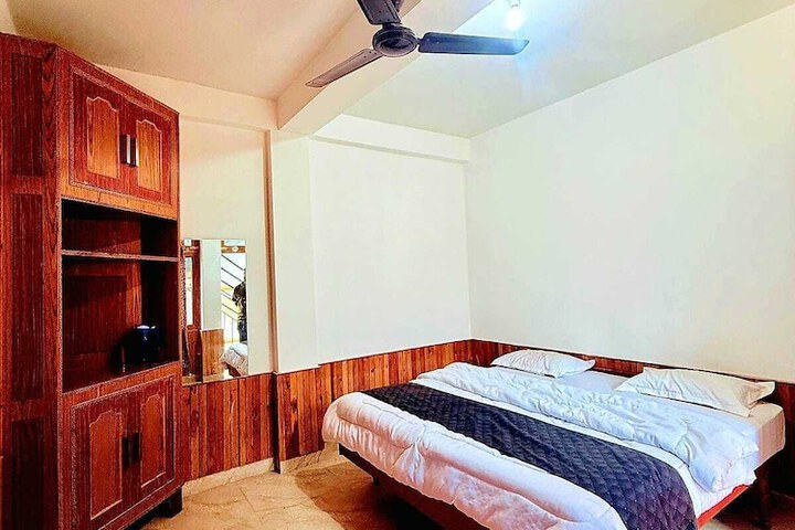 Room 3 of 8