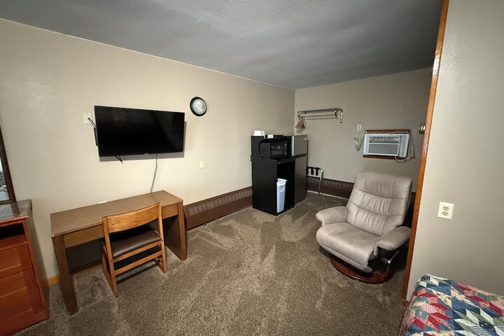 Room 15 of 28