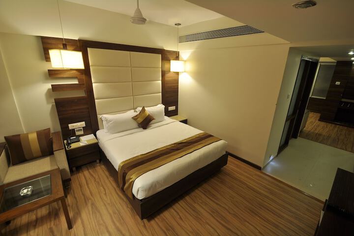Room 27 of 43